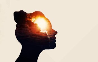 "الحاسة السادسة" في جسم الإنسان.. كيف تؤثر الإشارات الداخلية على الصحة النفسية والجسدية؟