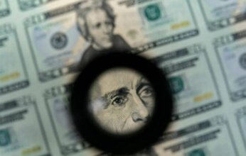 الدولار يتراجع عالميًا بضغط من السندات وتباطؤ التضخم الأمريكي.. الأسباب والتفاصيل