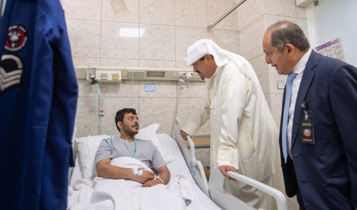 الكويت.. رئيس الوزراء يزور المصابين إثر العدوان الإيراني الآثم للاطمئنان على حالتهم الصحية الكويت.. رئيس الوزراء يزور المصابين إثر العدوان الإيراني الآثم للاطمئنان على حالتهم الصحية