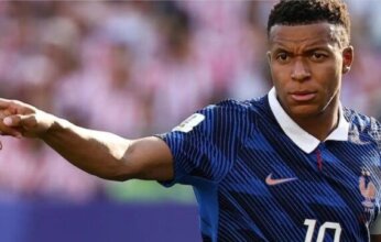 مبابي يتوج بالحذاء الذهبي لهداف كأس العالم