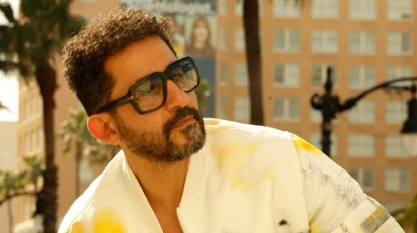 أحمد حلمي ينتهي من تصوير أفيش "حدوتة" استعداداً لطرحه في موسم الصيف أحمد حلمي ينتهي من تصوير أفيش "حدوتة" استعداداً لطرحه في موسم الصيف
